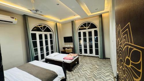 Suite with Mountain View
