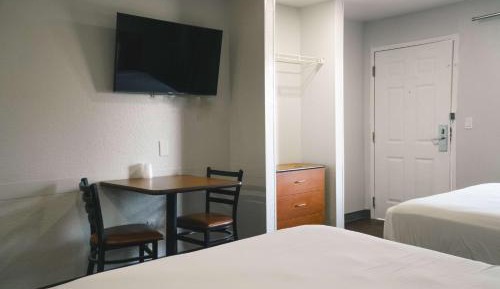 Queen Room - Non-Smoking