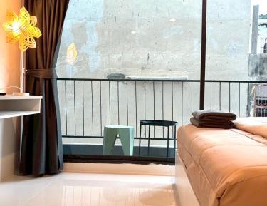 One-Bedroom Apartment with Balcony