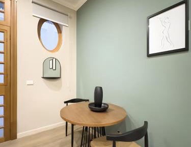 Deluxe One-Bedroom Apartment