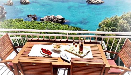 One-Bedroom Apartment with Sea View and Balcony
