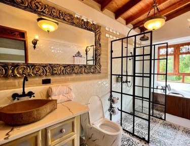 Suite with Mountain View