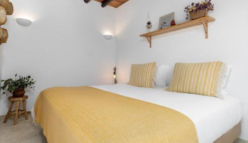 Deluxe Queen Suite