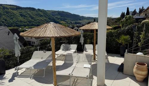 Junior Apartment mit seitlichem Poolblick