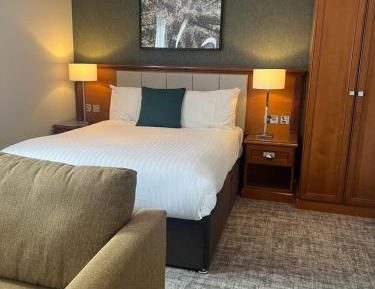 Standard Queen Room with Sofa Bed - Non-Smoking