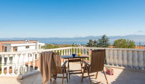 One-Bedroom Apartment with Sea View and Terrace
