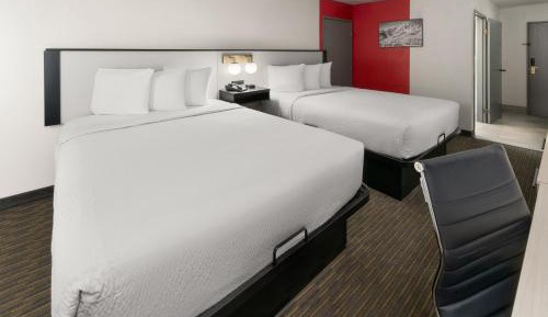 2 Queen Beds, Mobility Accessible Room, Roll-in Shower, Non-Smoking