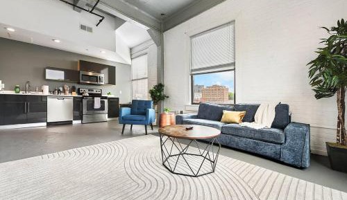 One-Bedroom Loft Apartment with One Queen Bed