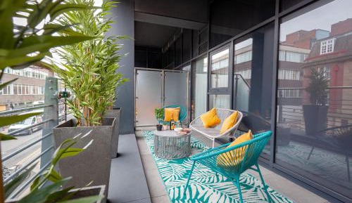 One-Bedroom Apartment with Balcony