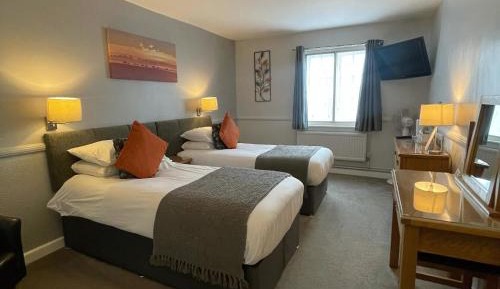 Twin Room with Private Bathroom