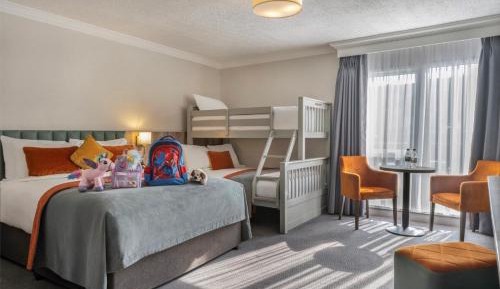 Family Room (2 Adults + 2 Children)