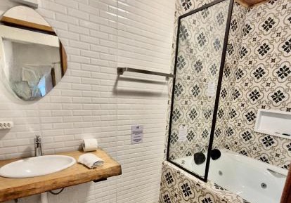 Queen Room with Spa Bath