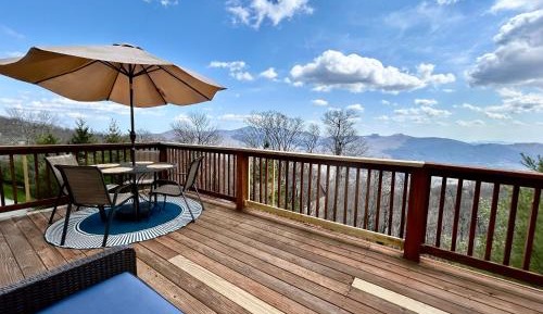 Two-Bedroom Apartment with Mountain View
