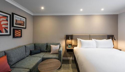 Standard Queen Room with Sofa Bed - Non-Smoking