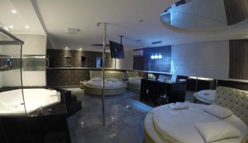 Queen Suite with Spa Bath