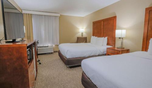 Deluxe Queen Suite