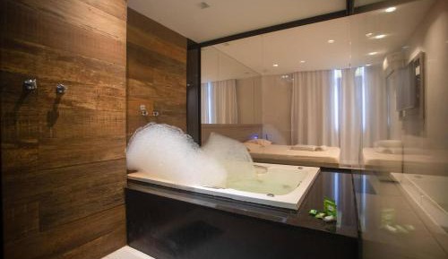 Suite with Hot Tub