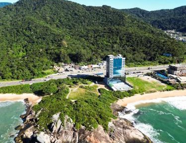 Suite with Mountain View