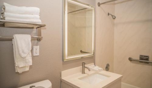Standard Queen Room - Non-Smoking