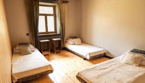 Basic Triple Room with Shared Bathroom