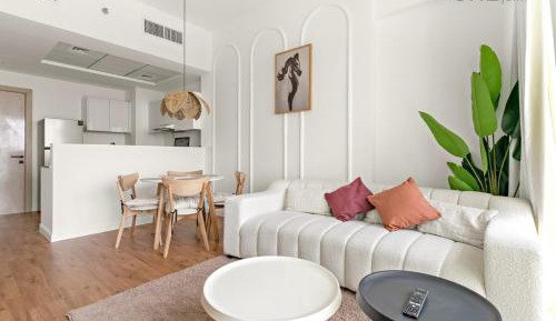 One-Bedroom Apartment with Balcony