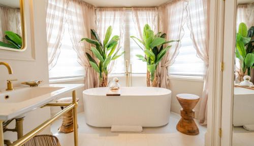 King Room with Spa Bath