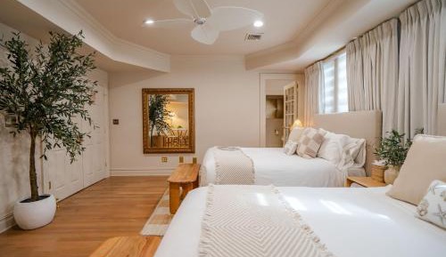 Deluxe Queen Room with Two Queen Beds