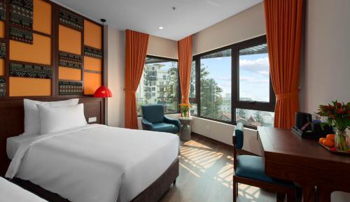 Deluxe Double or Twin Room with Mountain View