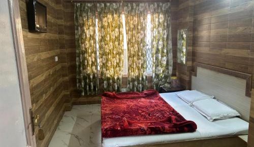 Deluxe Double Room (2 Adults + 1 Child)