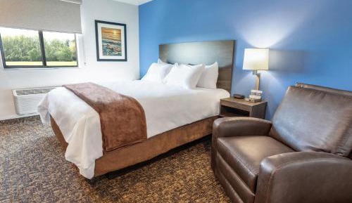 Queen Room - Mobility Accessible