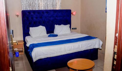 Deluxe Queen Suite
