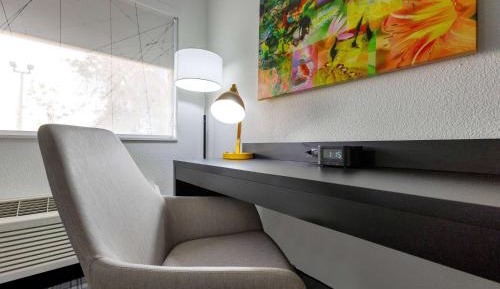 Deluxe King Room - Non-Smoking