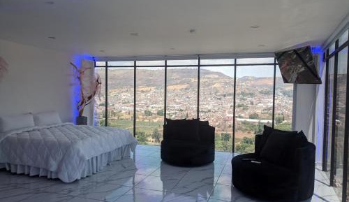 Queen Suite with Spa Bath