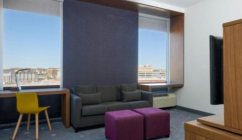 Savvy, Larger Guest room, 2 Queen