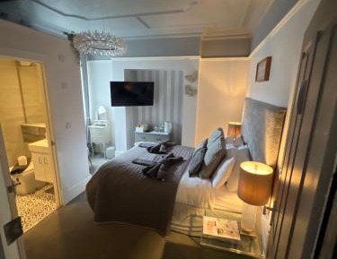 Deluxe Double Room with Shower