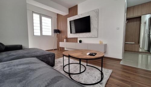 Deluxe One-Bedroom Apartment