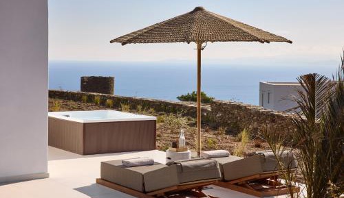 Superior Suite with Hot-tub & terrace with Side Sea View (230 ft from main building)