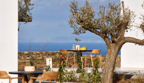 Superior Suite with Sea View & Hot-tub (230 ft from main building)