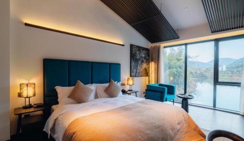 Double Room with Lake View