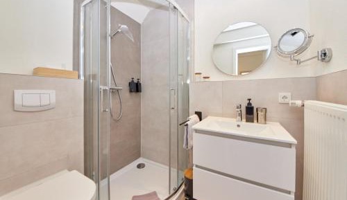 Single Room with Private Bathroom