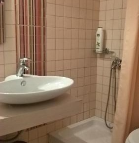 Standard Twin Room with Mountain View