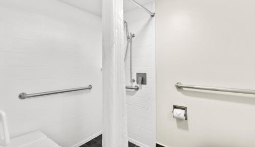 Queen Room - Hearing Accessible