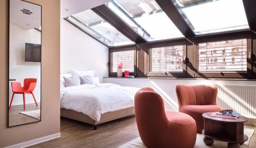 Superior Design Apartment with Skylight