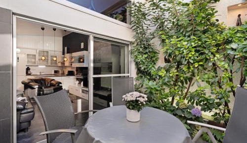 Superior One-Bedroom Apartment