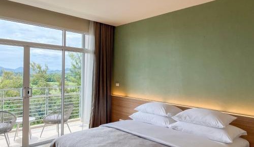 Deluxe Double or Twin Room with Mountain View