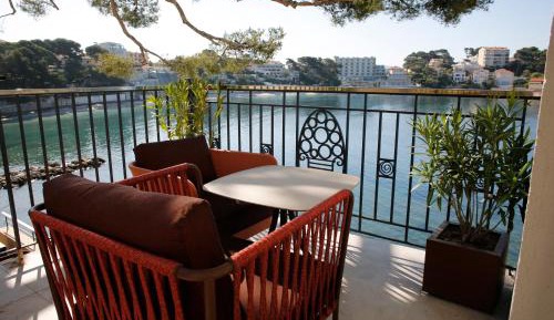 Deluxe Triple Room with Terrace and Spa Access (reservation needed)