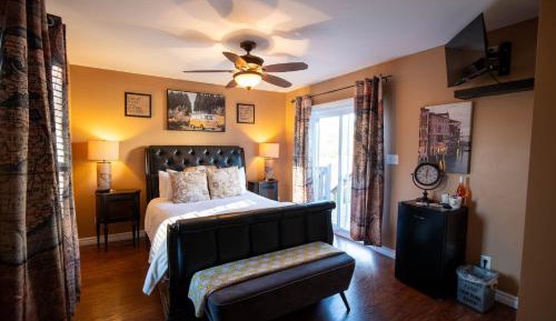Deluxe Queen Suite with Balcony