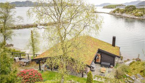 Three-Bedroom Holiday Home 