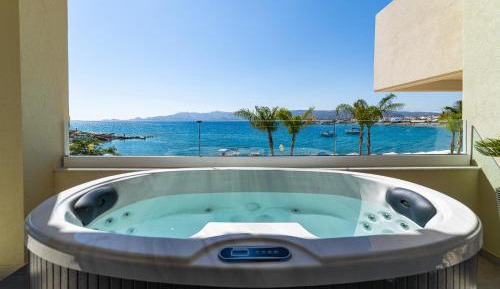 Deluxe Suite with Sea View