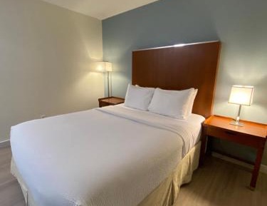 Standard Queen Room